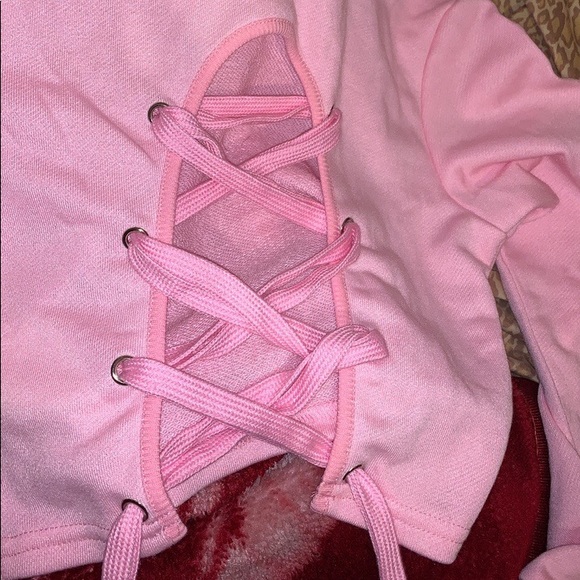 Cropped back pink hoodie - Picture 3 of 3